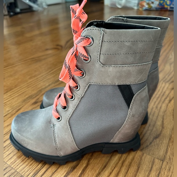 Sorel Women's Joan of Arctic Wedge III Lexie Boot, Waterproof Leather Wedge - Picture 2 of 6